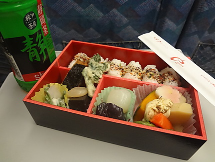 Bento dans le shinkansen reliant Tokyo à Kyoto