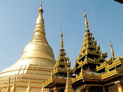 Pagode Shwedagon à Yangon et son grand stûpa central
