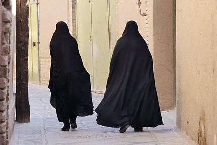 Femmes dans les rues de Yazd, Iran
