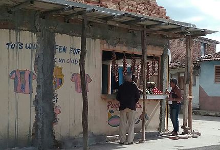 Petite boutique au coin de la rue à Trinidad