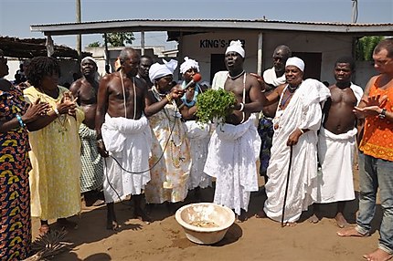 Préparation de l'eau lustrale à Agbodrafo