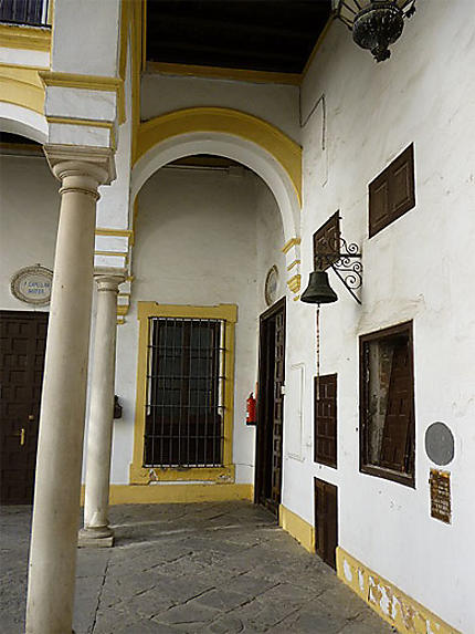 Entrée dans la cour de l'hospital de la Santa Caridad