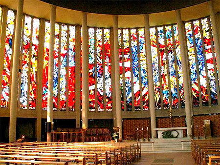 Vitrail de l'Eglise Saint-Pierre à Yvetot - Vitrail de forme circulaire de 1046 m2 unique en Europe