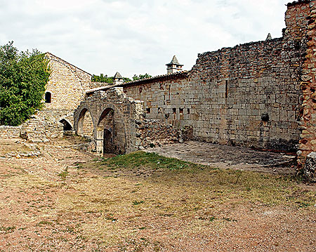 La partie en ruine de l'Abbaye La partie en ruine de l'Abbaye