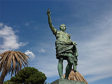 Statue de Jules Cesar