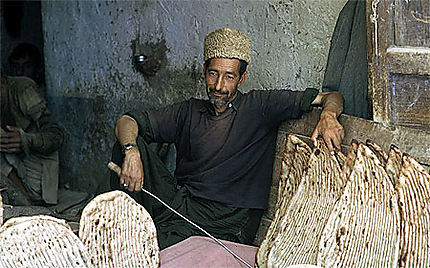 Boulanger au marché de Kaboul