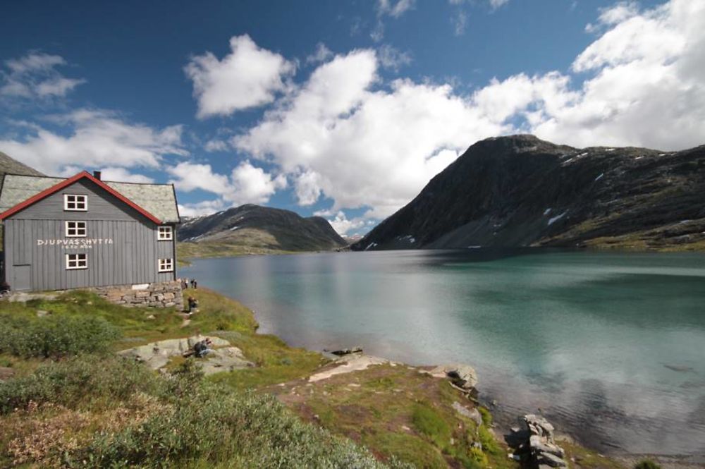 Lac dans la région de Geiranger