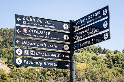 Besançon, Un panneau directionnel pour le touriste