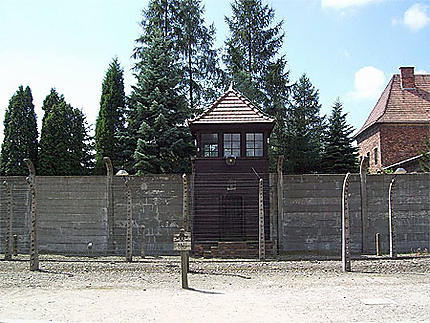 Auschwitz : aperçu de l'enceinte