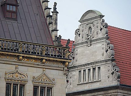 Des pignons sur les vieilles maisons à Brême