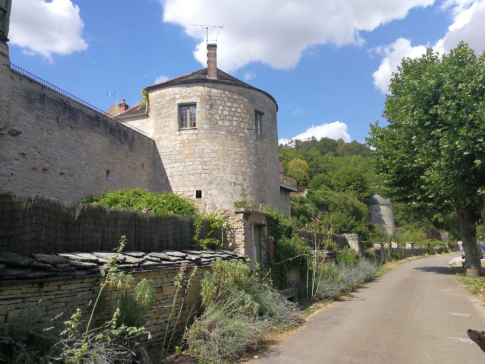 Les remparts de Noyers sur Serein 