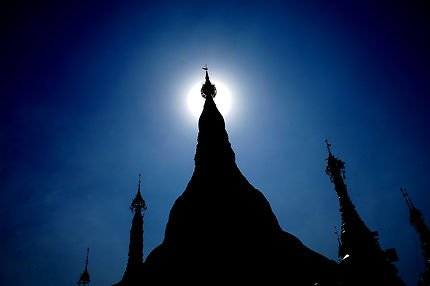 Eclipse sur la Pagode Shwedagon de Rangoon