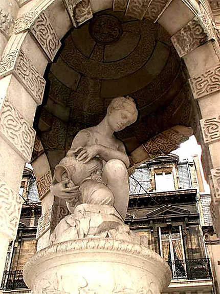Nymphe de la Fontaine d'Audège - Fontaine décorée d'une naïade (1865) Place Ch. Gruet Bordeaux