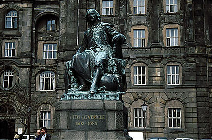 Statue d'Otto Von Guericke