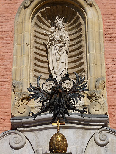 Façade ouest de l'Hôtel de Ville Façade ouest de l'Hôtel de Ville
