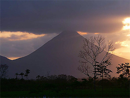 Le coucher du volcan