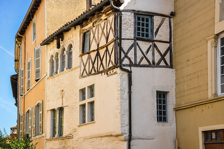 Promenade dans le bourg monastique