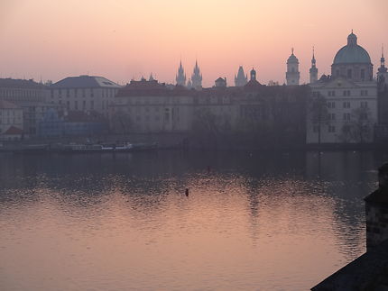 Prague à l'aube
