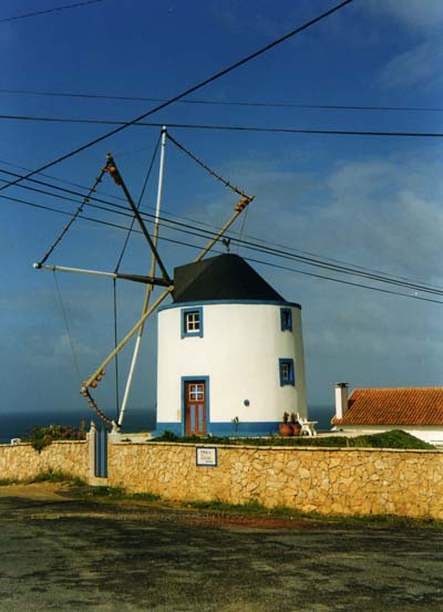 moulin à vent à Ericeira moulin à vent à Ericeira