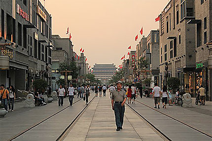 Avenue Qianmen a la tombée de la nuit