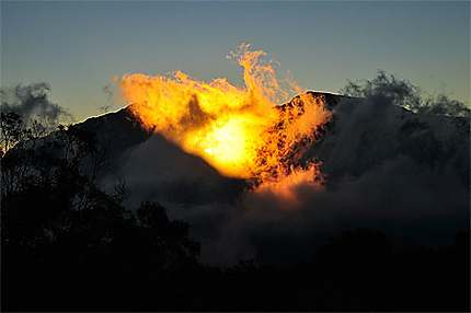 Coucher de soleil sur la roche écrite