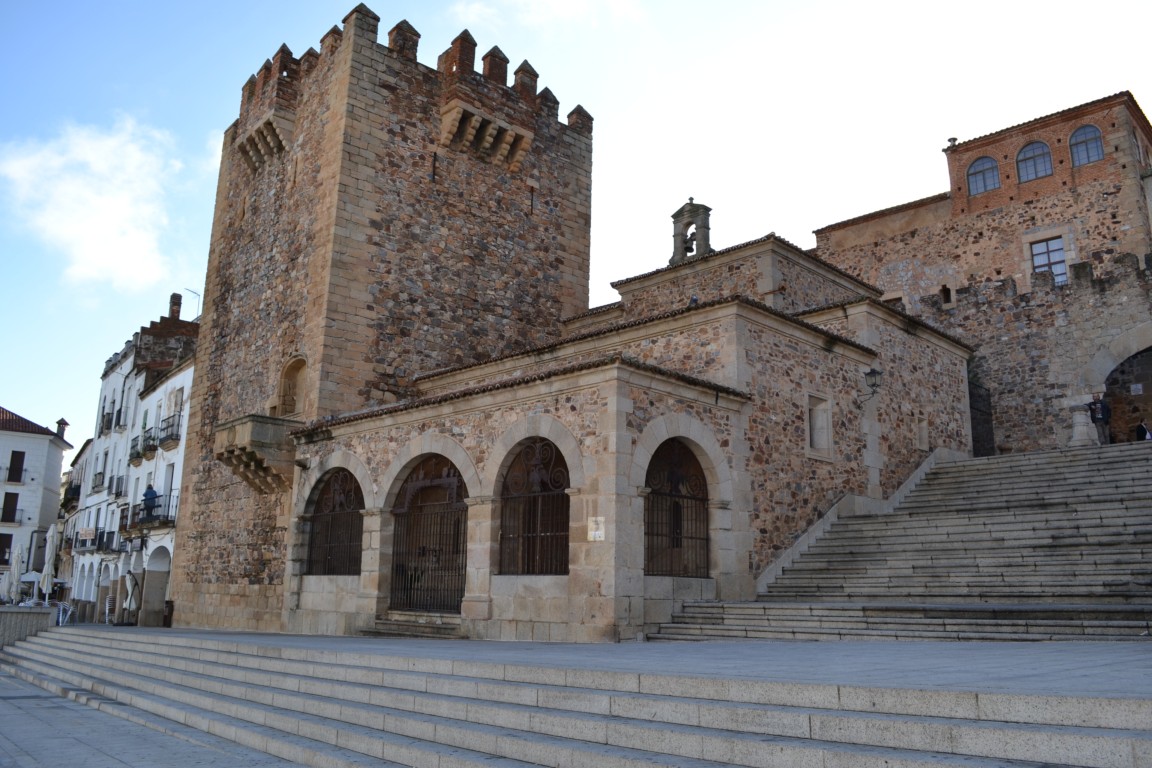 Entrée de la ville ville de Cáceres Entrée de la ville ville de Cáceres