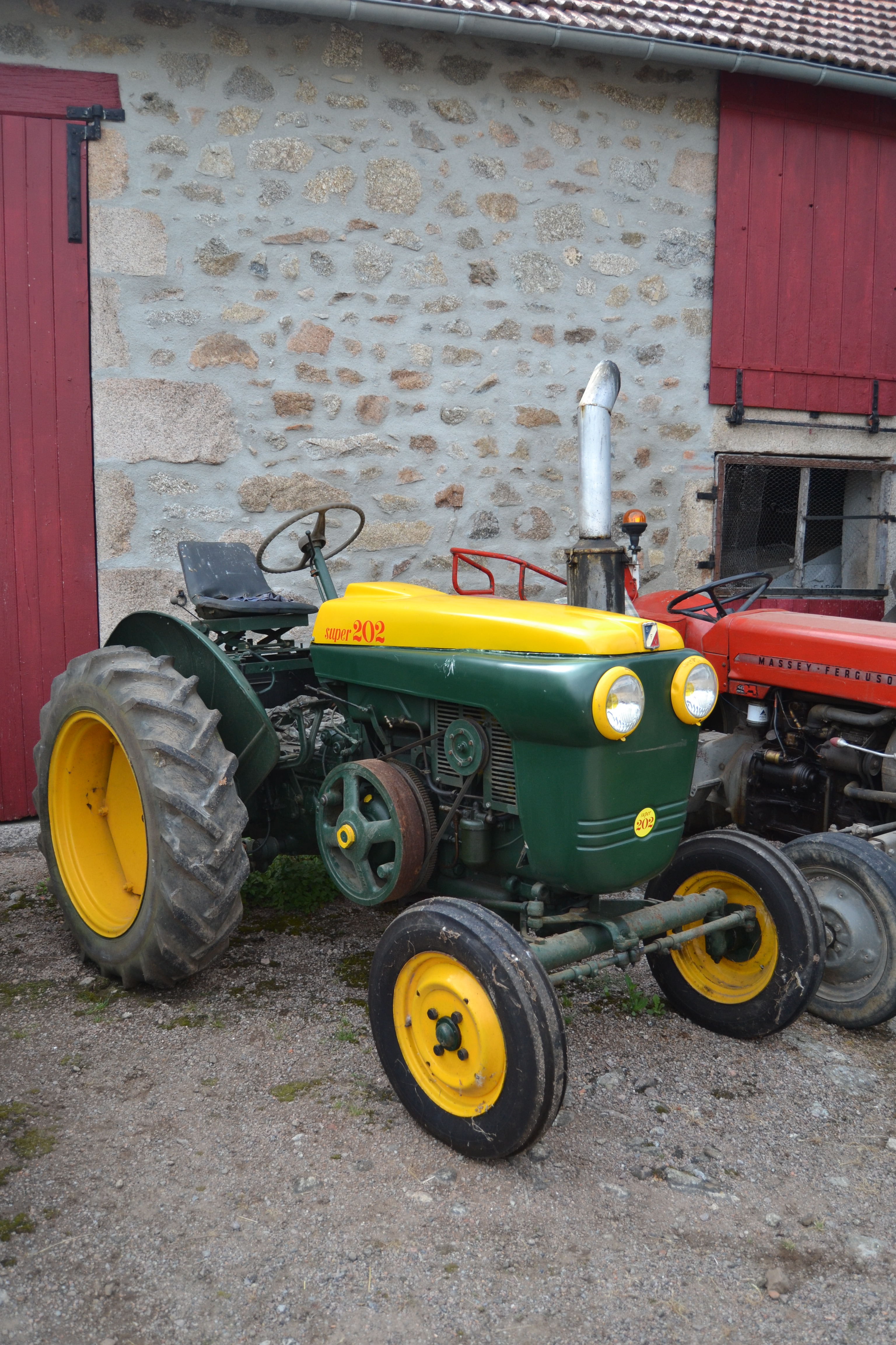 Tracteur SFV super 202 à Gouloux Tracteur SFV super 202 à Gouloux