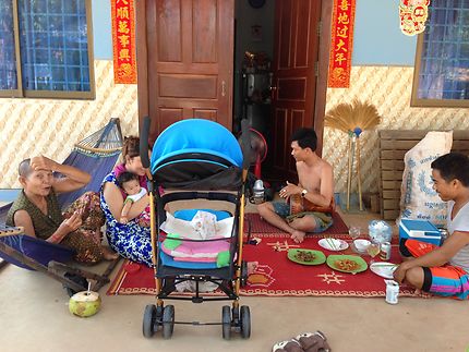 Famille rurale cambodgienne 
