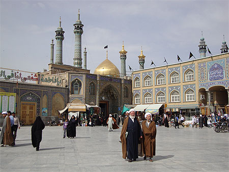 La place du mausolée de Fatimah Masumeh La place du mausolée de Fatimah Masumeh