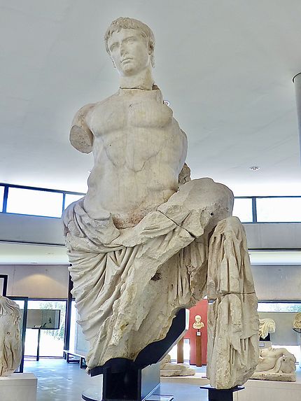 Statue colossale d’Auguste de 3,10 m