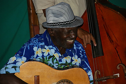 Vieux chanteur cubain