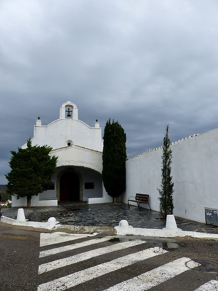 Une petite chapelle isolée