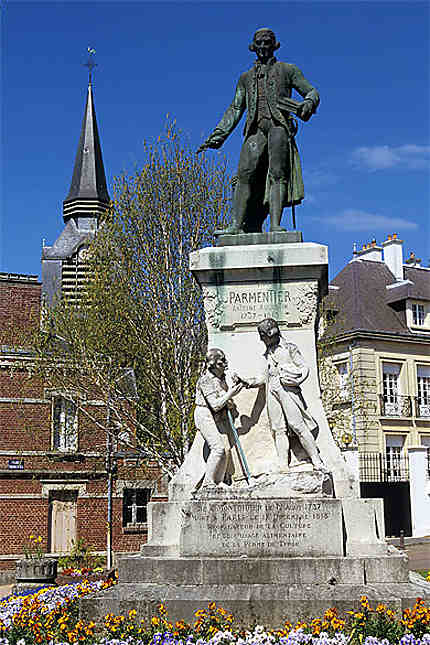 Statue de Parmentier, Montdidier
