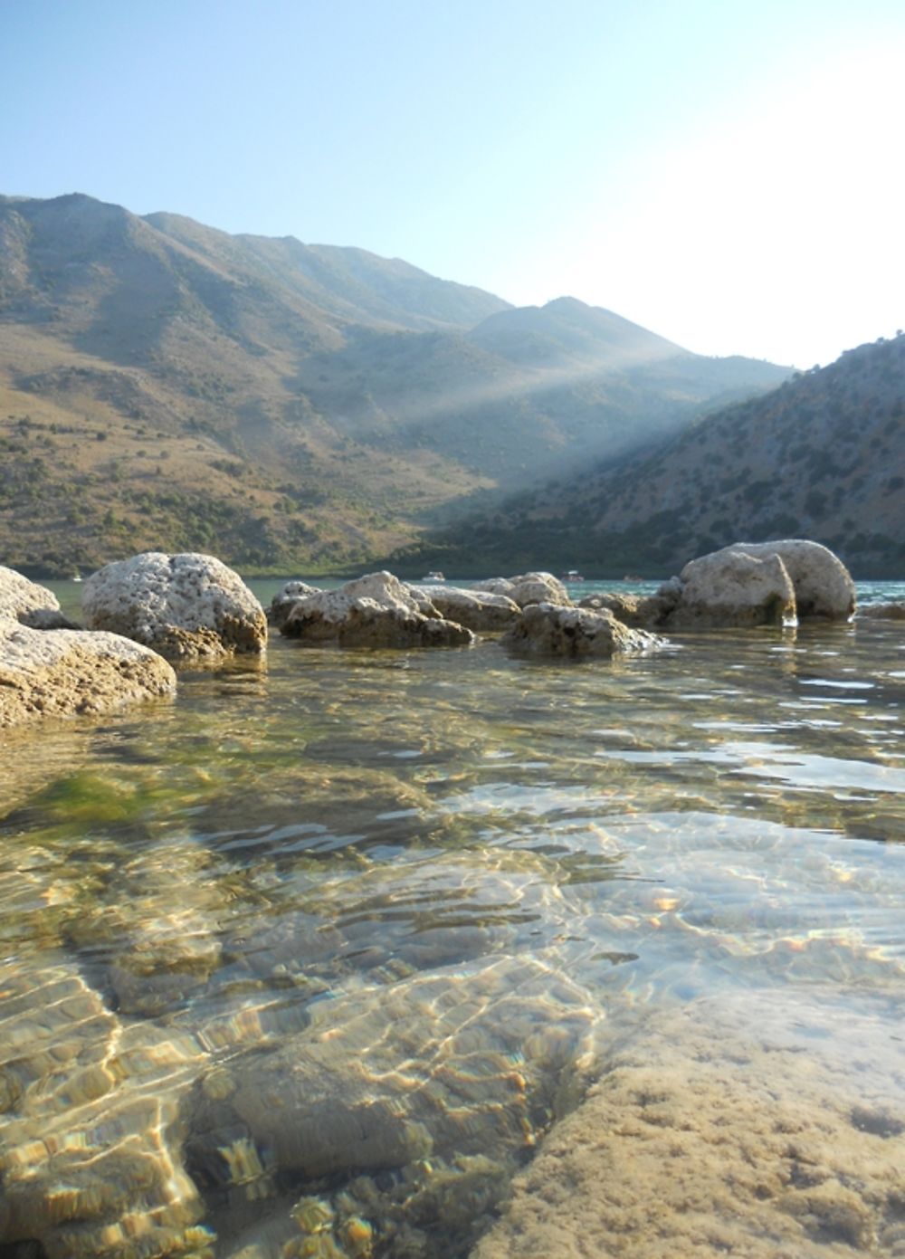 Eaux limpides du lac Kournas