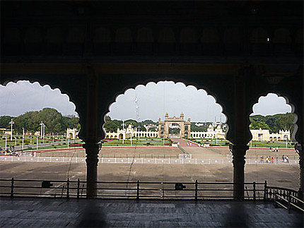 Vue sur le parc du palais de mysore 