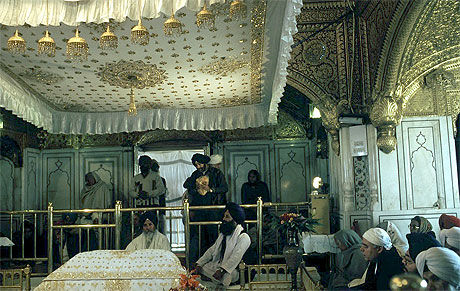 Sanctuaire intérieur du Temple d'Or à Amritsar