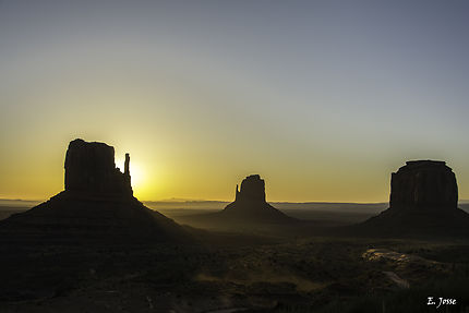 Sunrise à Monument Valley