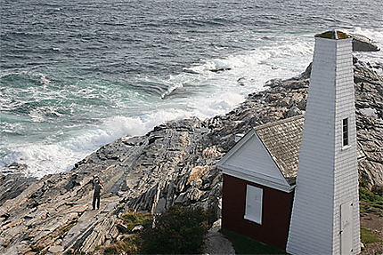 Vue de la côte rocheuse depuis le phare