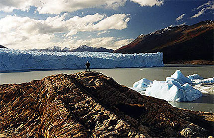 Seul face au Perito Moreno, El Calafate, Patagonie