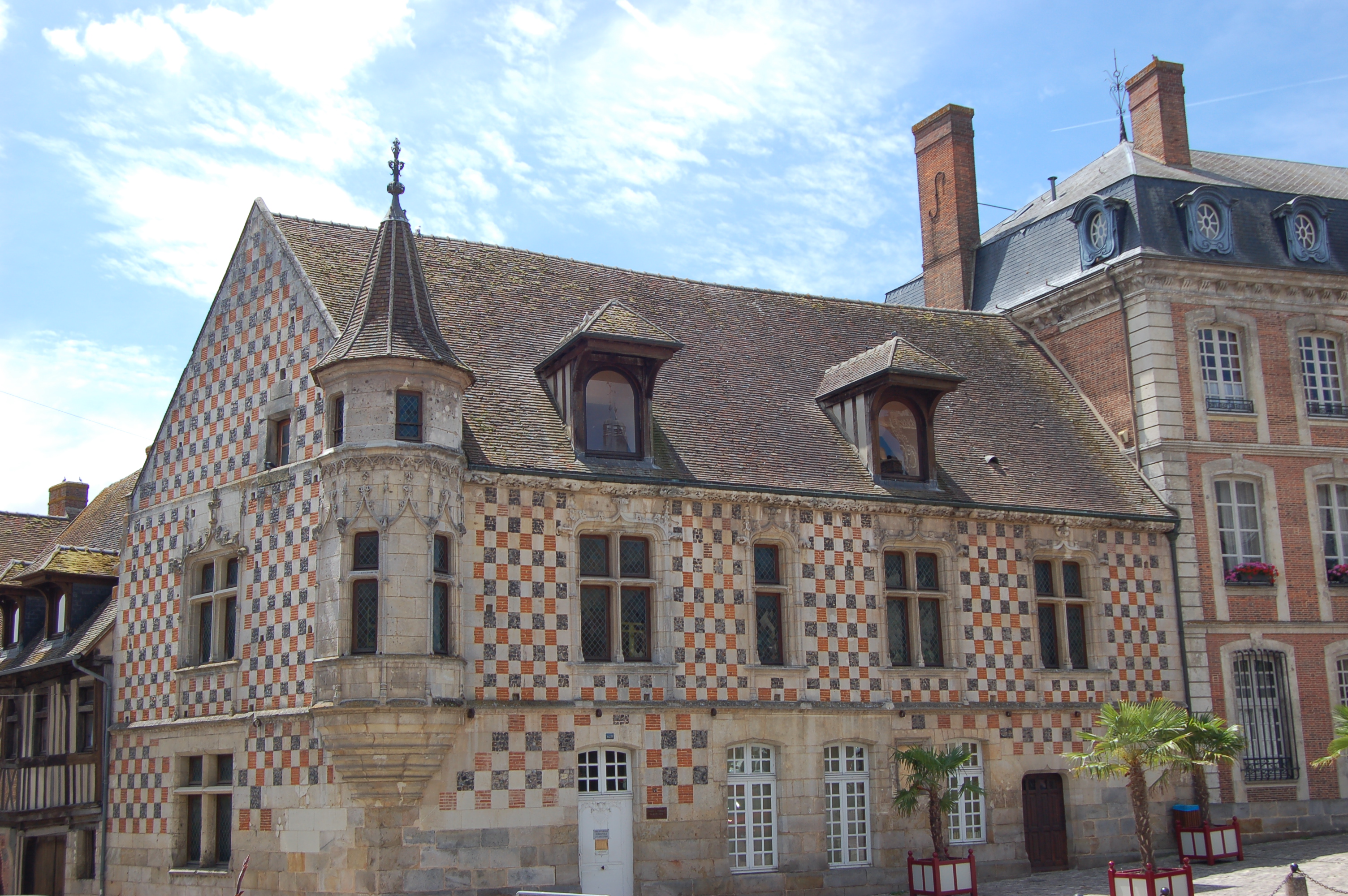 Maison à tourelle Maison à tourelle