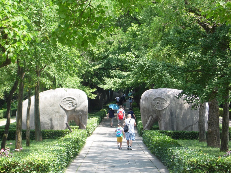 Eléphants de pierre, mausolée Xiaoling Eléphants de pierre, mausolée Xiaoling