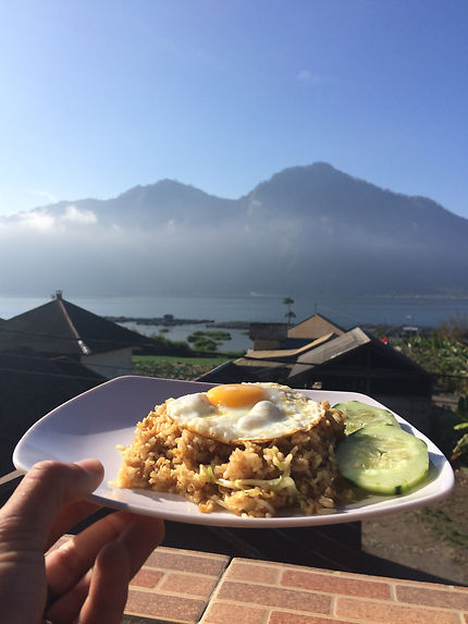 Petit déjeuner sur le lac Batur 