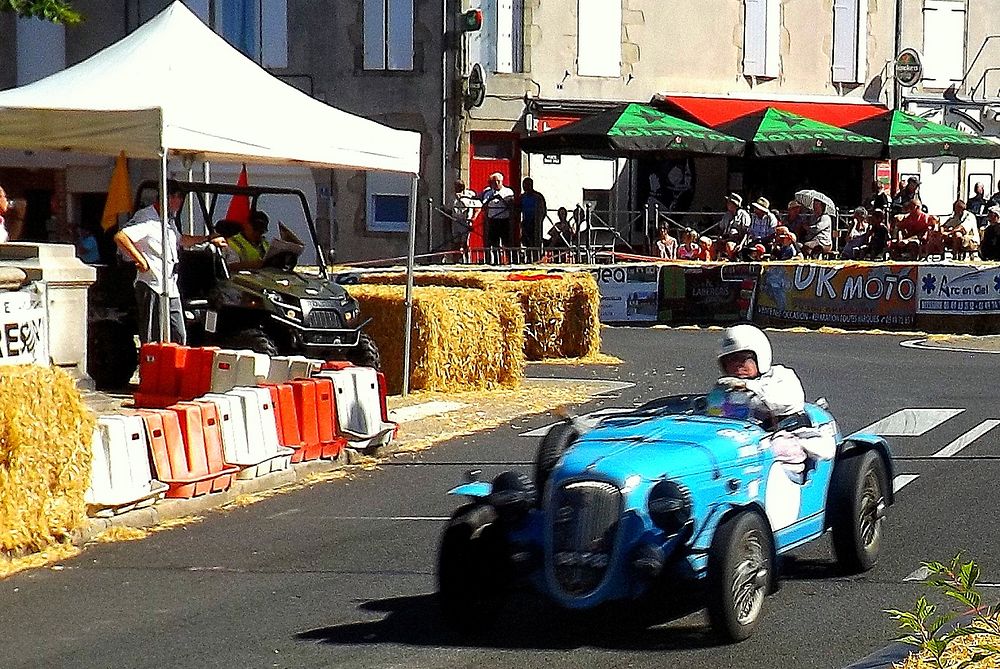 Course Voiture Anciennes à Bressuire