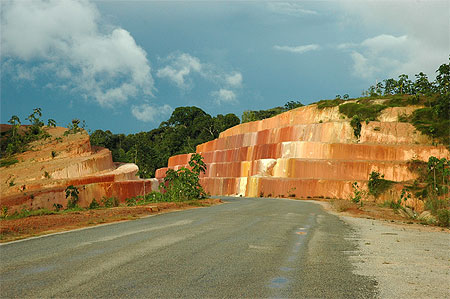 La nouvelle route vers Apatou La nouvelle route vers Apatou