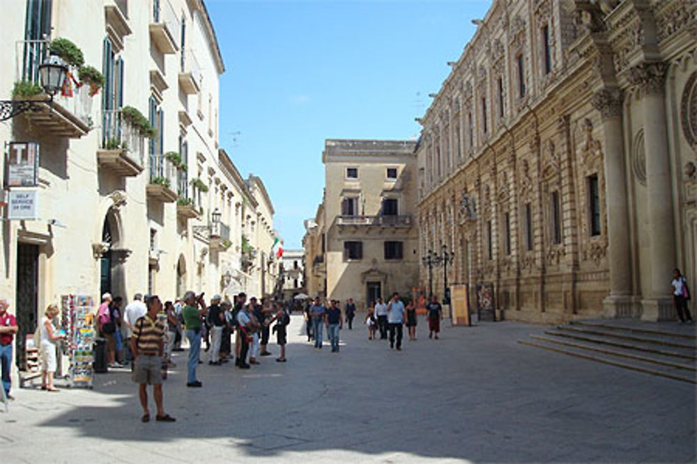 Admiratifs devant la Chiesa de Santa Croce