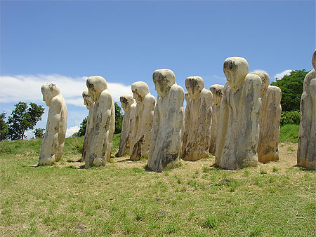 Statues regardant la mer Statues regardant la mer