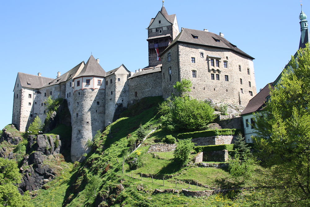 Magnifique château perché sur une colline