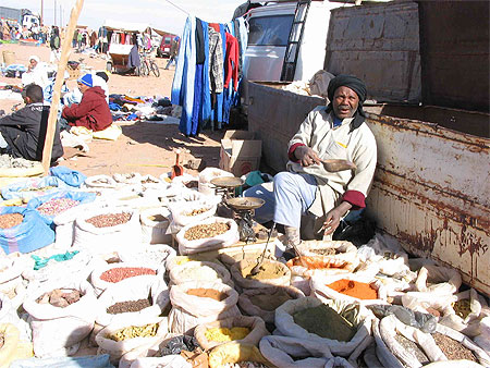 Vendeur d'épices du souk Vendeur d'épices du souk