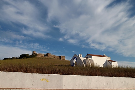Vue de la promenade Passeio chapelle et château