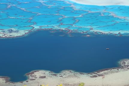 Merveilleuse Maupiti avec ses eaux turquoises